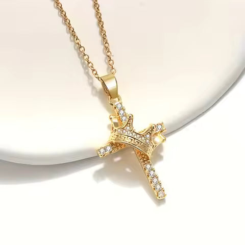 Collar Cruz Dorada Brillante – Eleva Tu Estilo con Luz Propia